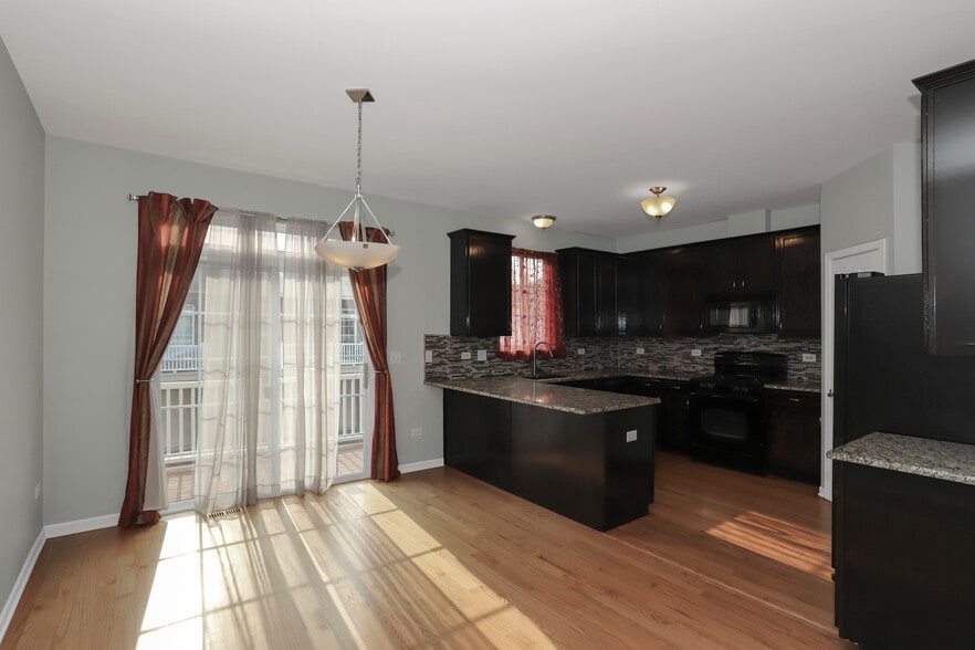 Kitchen/ Dining Room - 910 Neudearborn Ln