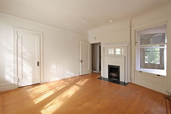 Building Photo - 304 Walnut St