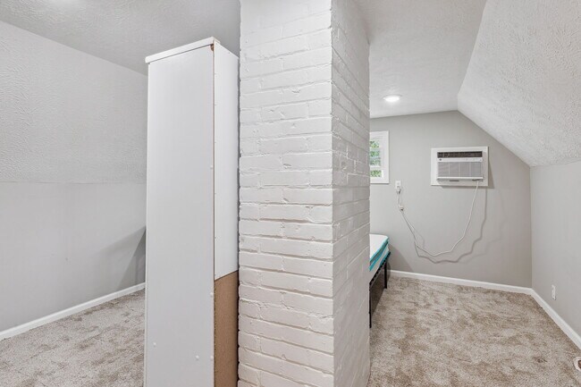 Building Photo - 10908 Churchill Ave