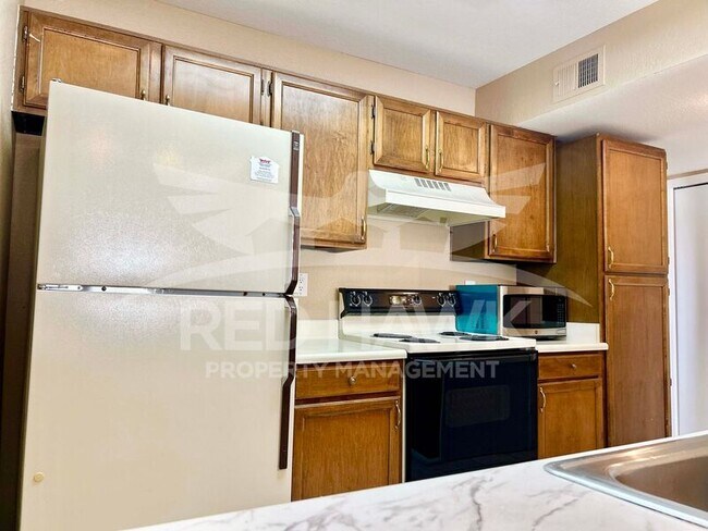 Building Photo - 623 W Guadalupe Rd