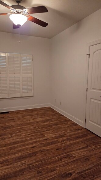 Building Photo - 324 Avenue of the Oaks