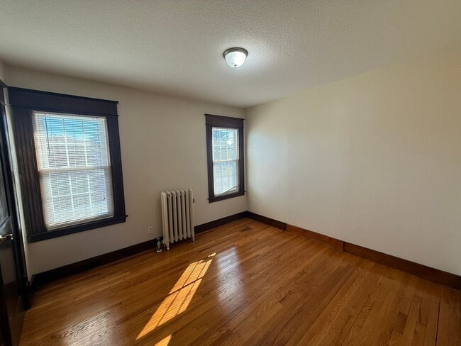Building Photo - 565-567 East Street