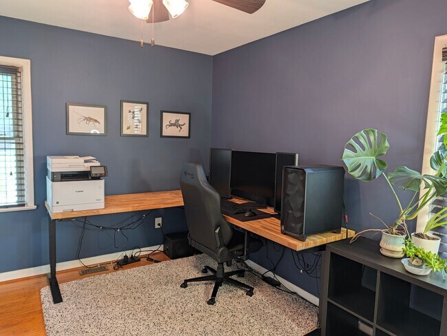 Building Photo - 1009 Circle Dr