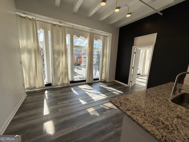 Building Photo - 32 Peachtree St NW