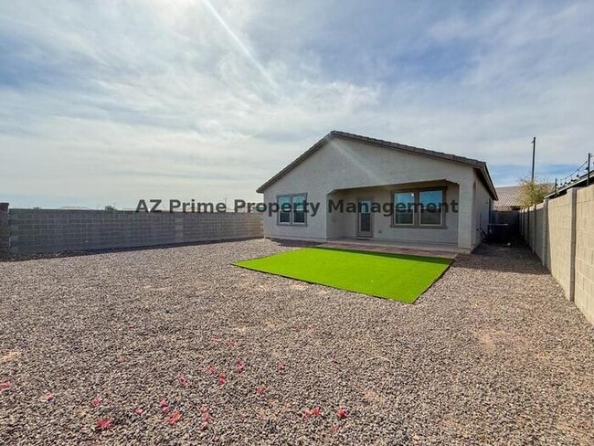 Building Photo - 5815 N 195th Dr