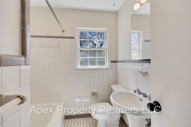 Building Photo - 5319 Chickasaw Rd