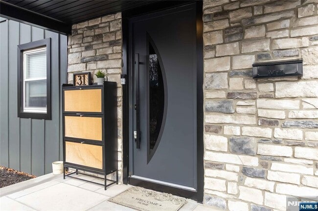 Building Photo - 31 Sherman Ave