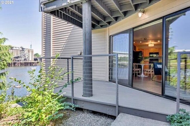 Building Photo - Modern Waterfront Living at The McCormick Pier! Call TODAY to schedule a tour! 503-664-4101