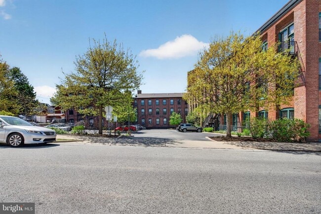 Building Photo - 200 Lincoln Ave