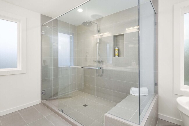 Building Photo - 11612 SE 196th St