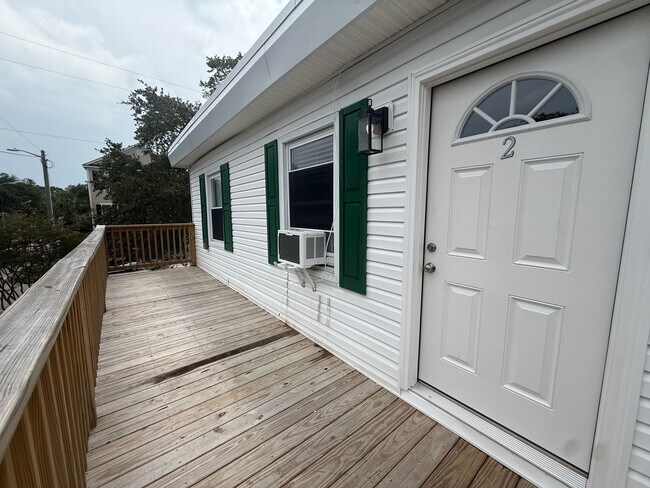 Building Photo - 120 N Pinewood Dr