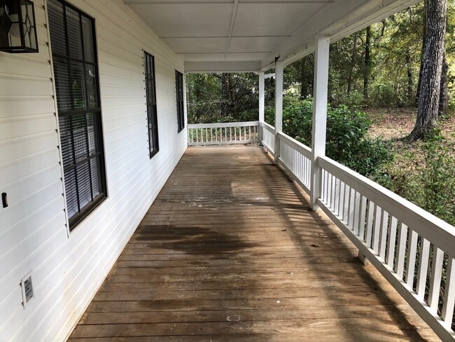 Building Photo - For Rent