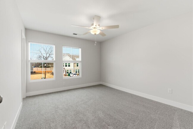 Building Photo - Beautiful 3 Bedroom 2.5 Bath Townhome in East Main Meadows