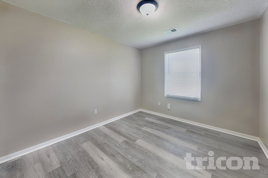 Building Photo - 14513 W 138th Terrace