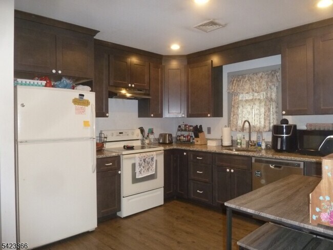 Building Photo - 72 Kennedy Rd