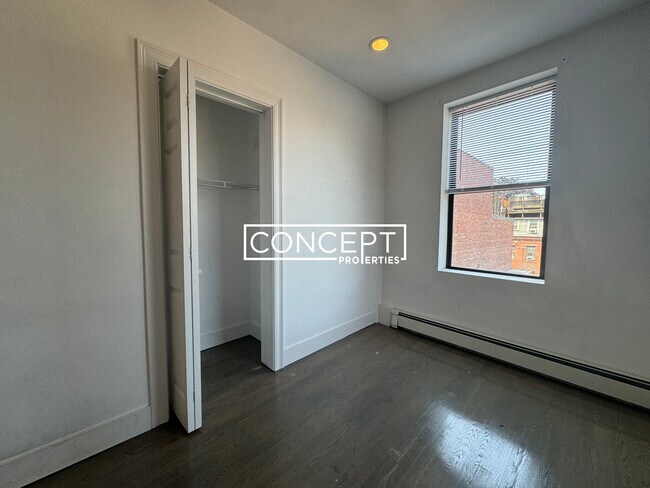 Building Photo - 44 Joy St