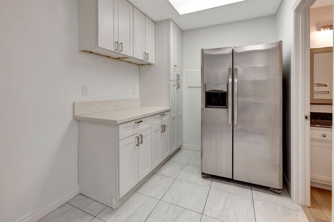 Building Photo - 14751 Plaza Dr
