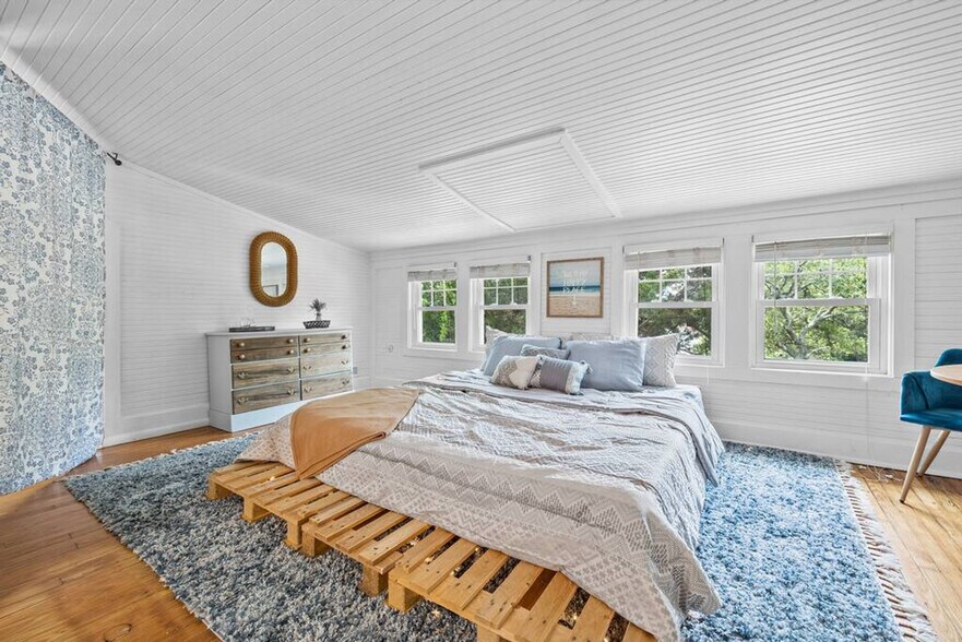 Building Photo - 912 Little Bay Ave