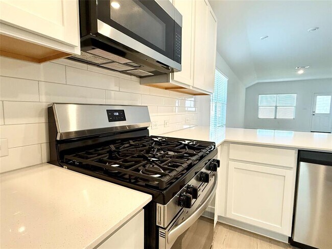 Building Photo - 113 Imola St