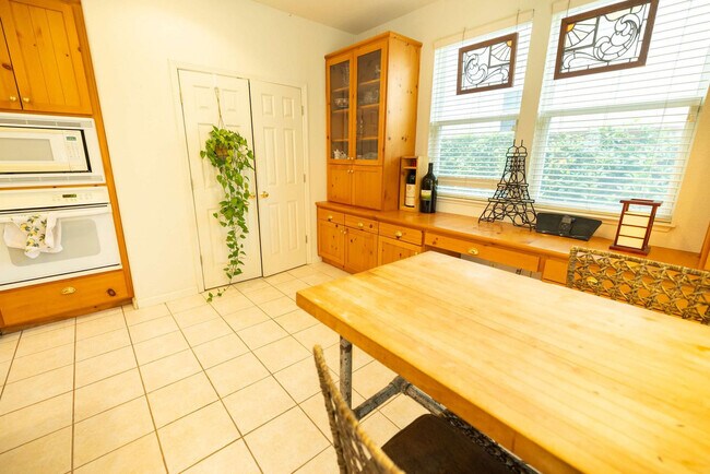 Building Photo - 115 Maybeck St