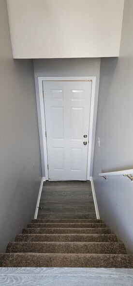 Building Photo - 1984 River Vista Cir