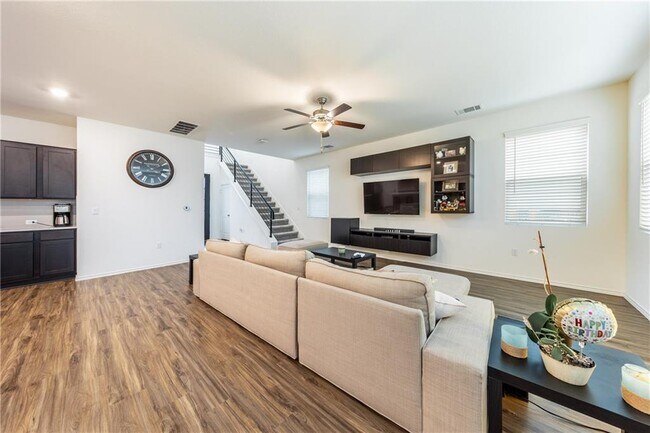 Building Photo - 1111 Diggy Dr