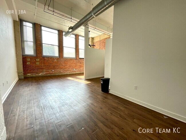 Building Photo - 934 Broadway Blvd