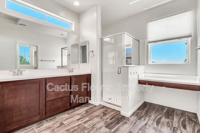 Building Photo - 2734 S Santa Rita