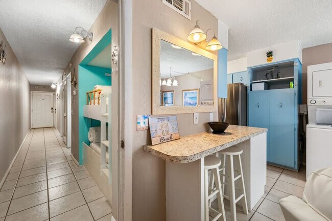 Building Photo - 8743 Thomas Dr