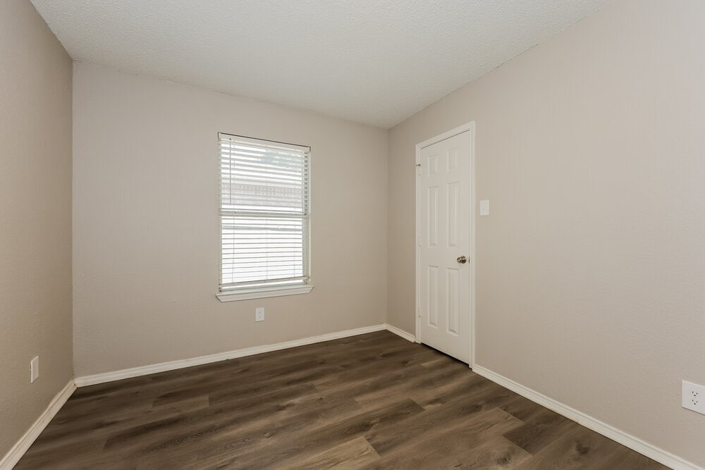 Building Photo - 5909 Northfield Dr