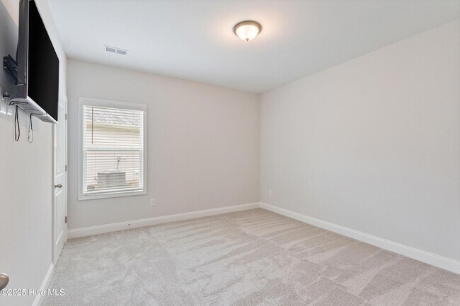Building Photo - 570 Tullimore Ln