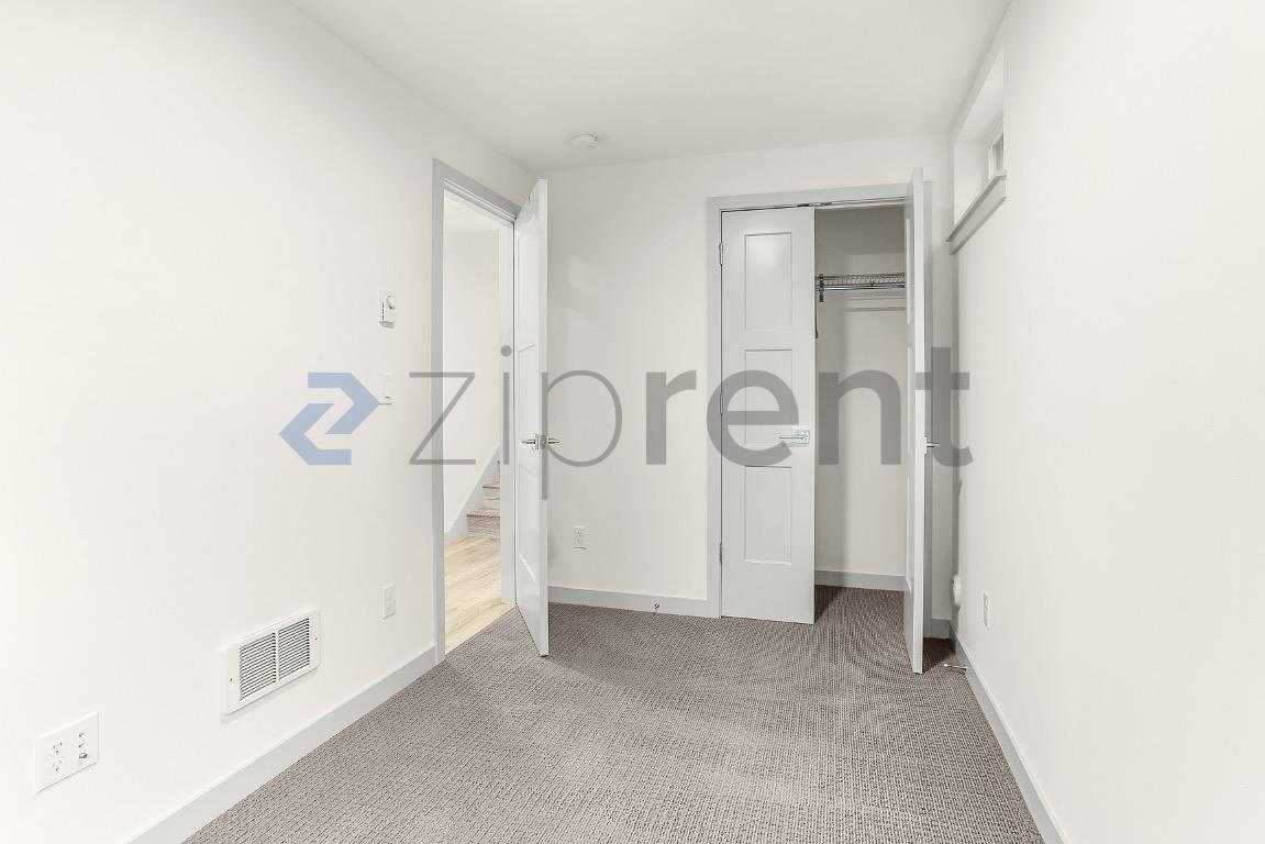 Building Photo - Unit C