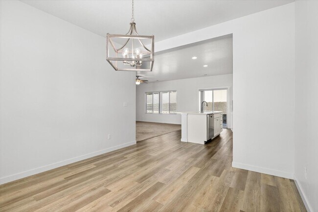 Building Photo - Eagle, ID – Spacious 3 Bedroom + Bonus Room