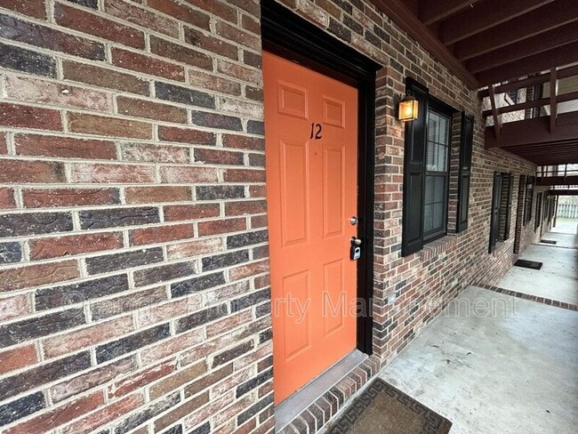 Building Photo - 204 Calhoun St