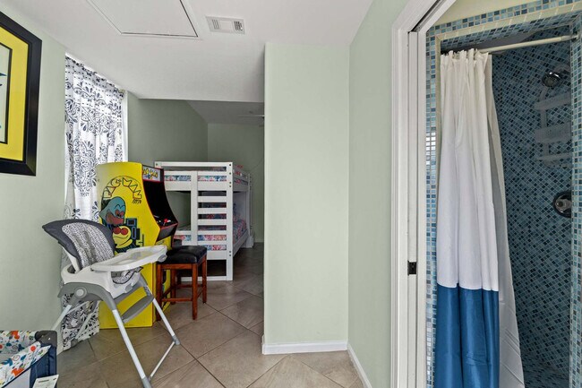 Building Photo - 4431 Luke Ave