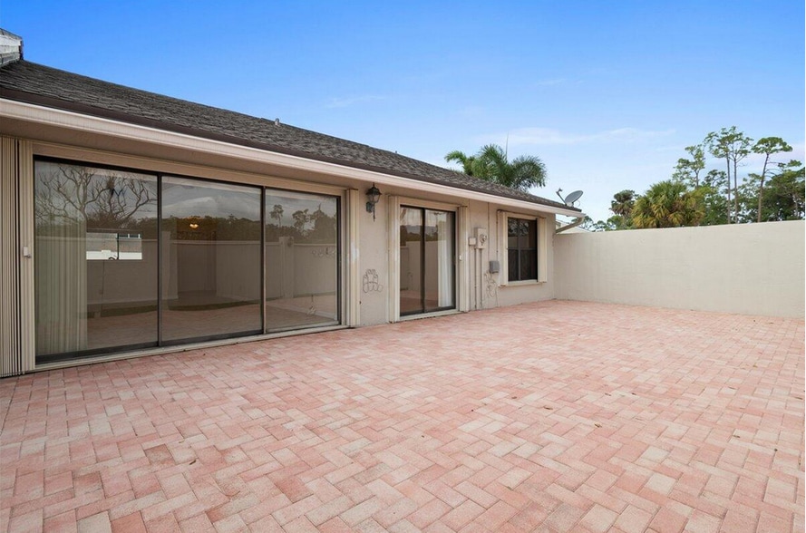 Building Photo - 12775 Spinnaker Ln