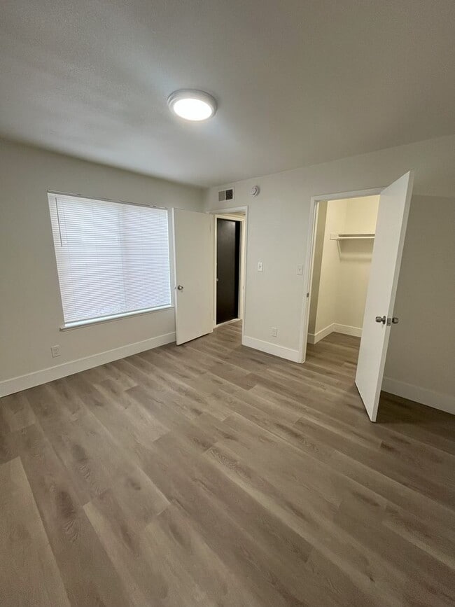 Building Photo - Downstairs Unit Newly Remodeled!!! MUST SE...