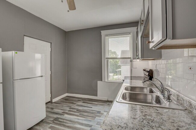 Building Photo - 3643 W 8th St