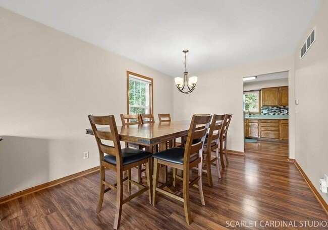 Building Photo - 3080 Sandalwood Ct