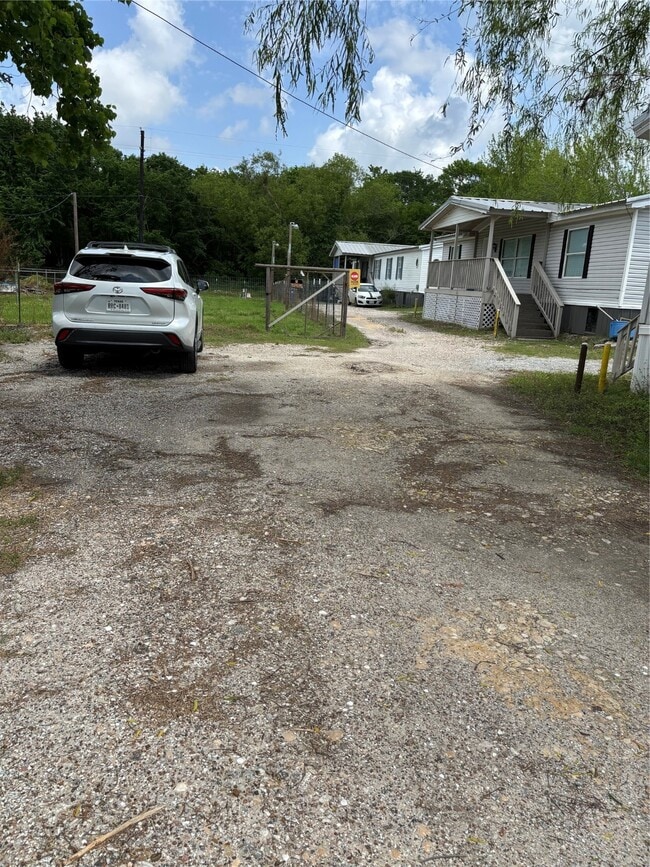 Building Photo - 4915 Apache Ln