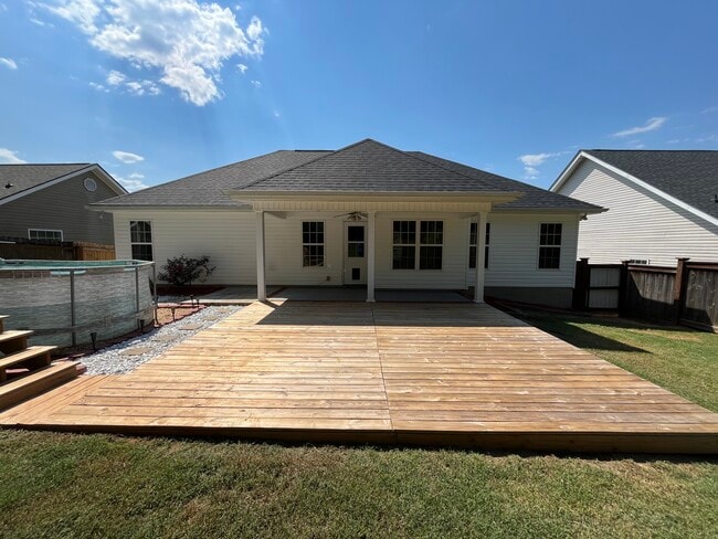 Building Photo - 107 Vanessa Dr