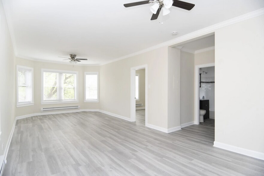 Building Photo - 655 W Roscoe St