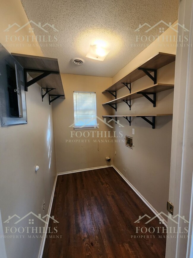 Building Photo - 4315 Lexington Way