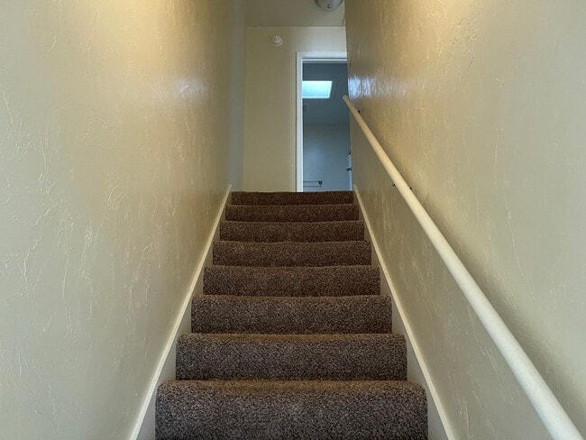 Building Photo - PORTLAND TOWNHOMES