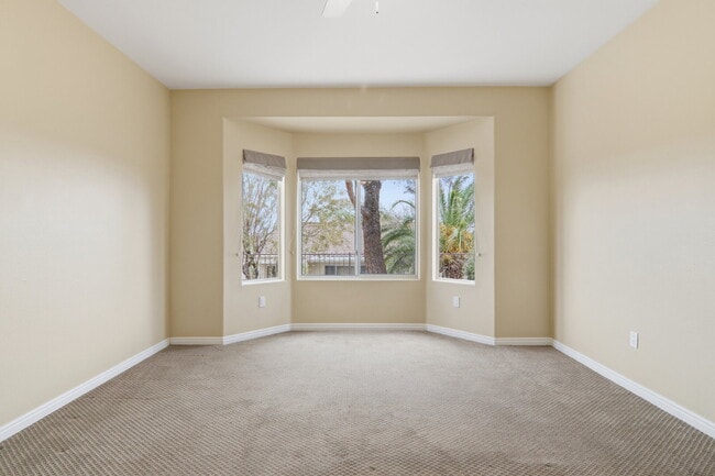 Building Photo - Discover comfortable single-story living in this inviting 3-bedroom, 2-bathroom home offering 1,7...