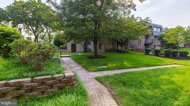 Building Photo - 29 Stonehenge Cir