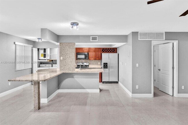 Building Photo - 2881 N Oakland Forest Dr