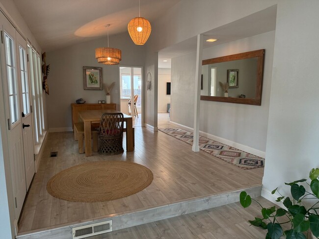 Building Photo - 1511 Dana Way