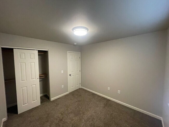 Building Photo - 1551 N Tinitun Cir