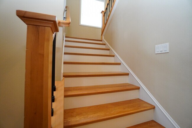 Building Photo - 2319 E Challis St